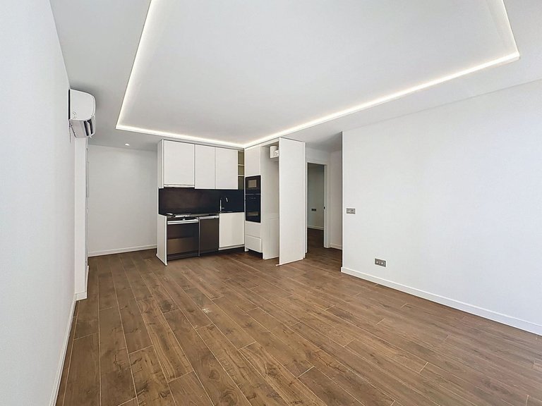 Apartment for Sale in Malagueta, Malaga 2