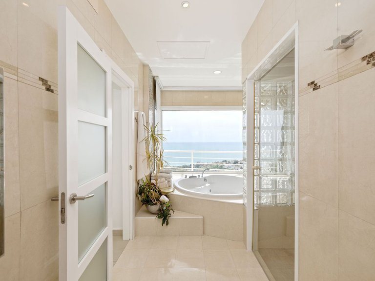Villa for Sale in Benalmadena Costa, Malaga 32