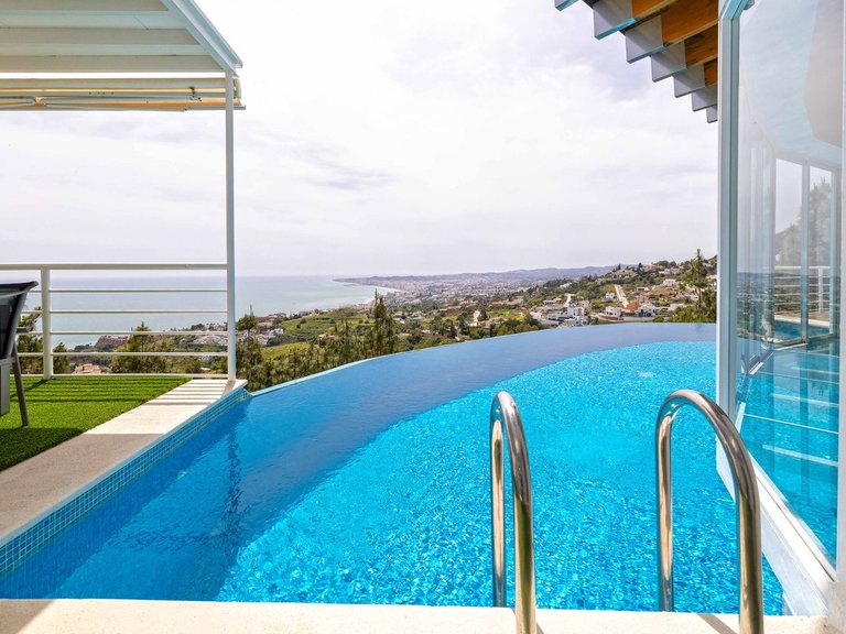 Villa for Sale in Benalmadena Costa, Malaga 38