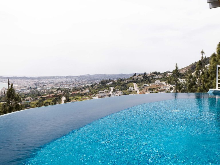 Villa for Sale in Benalmadena Costa, Malaga 39