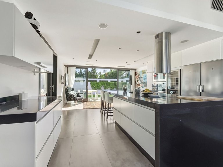Villa for Sale in Guadalmina Baja, Malaga 23