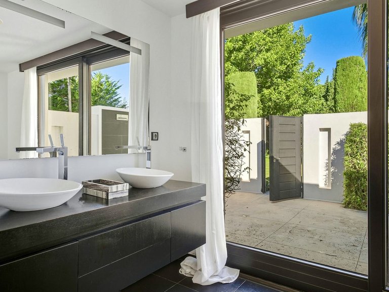 Villa for Sale in Guadalmina Baja, Malaga 27