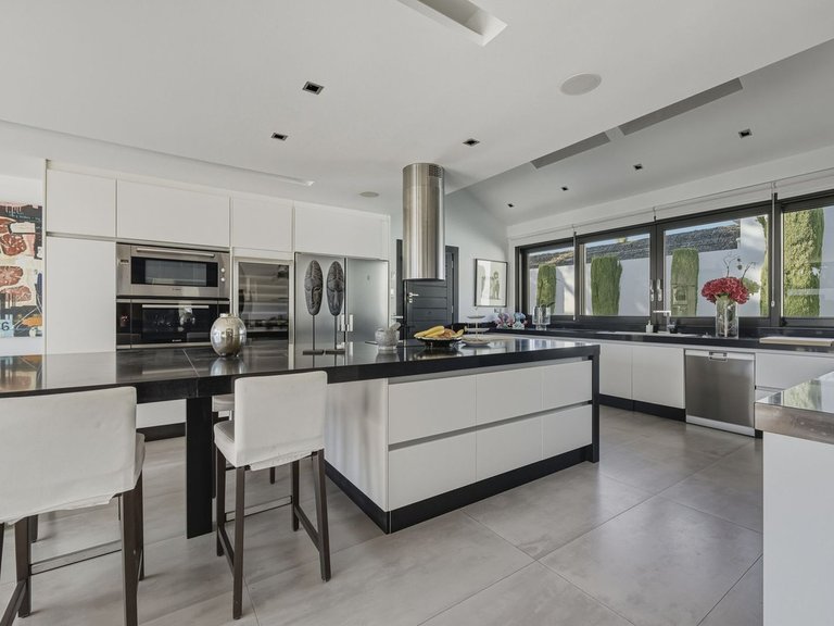 Villa for Sale in Guadalmina Baja, Malaga 28