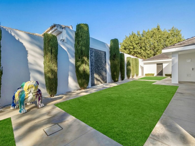 Villa for Sale in Guadalmina Baja, Malaga 31