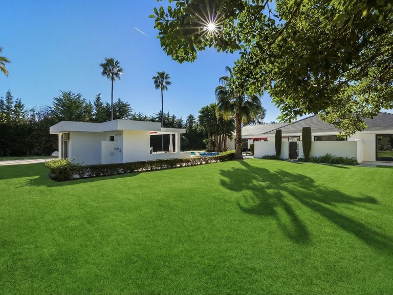Villa for Sale in Guadalmina Baja, Malaga 32