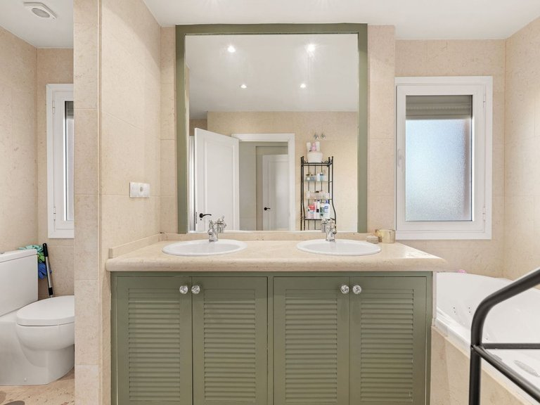 Apartment for Sale in Nueva Andalucía, Malaga 11