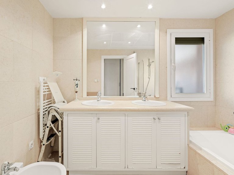 Apartment for Sale in Nueva Andalucía, Malaga 13