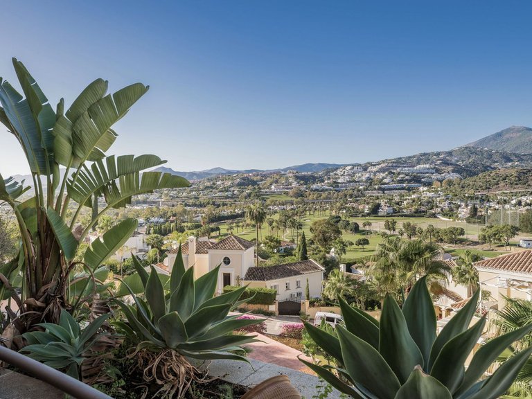 Apartment for Sale in Nueva Andalucía, Malaga 14