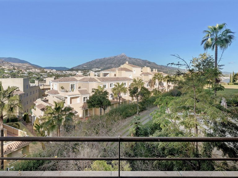 Apartment for Sale in Nueva Andalucía, Malaga 17