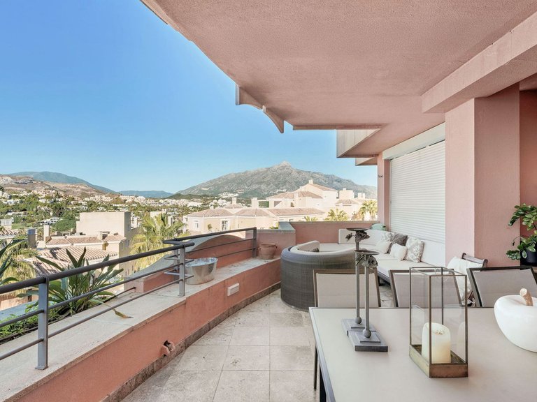 Apartment for Sale in Nueva Andalucía, Malaga 4