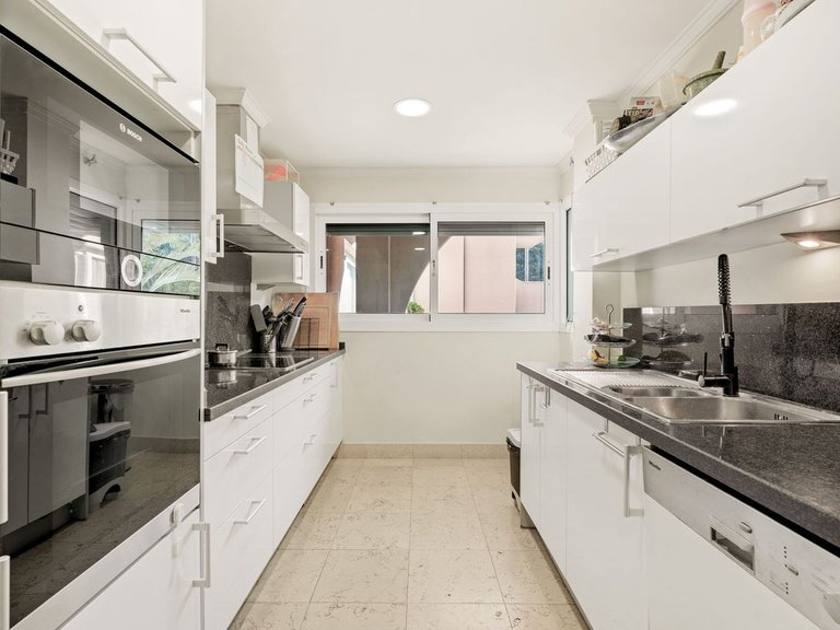 Apartment for Sale in Nueva Andalucía, Malaga 9