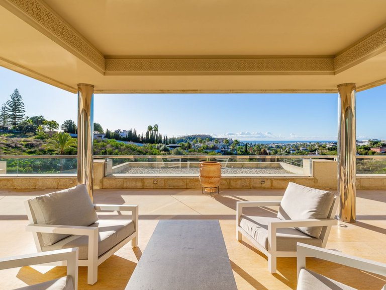 Apartment for Sale in Nueva Andalucía, Malaga 1