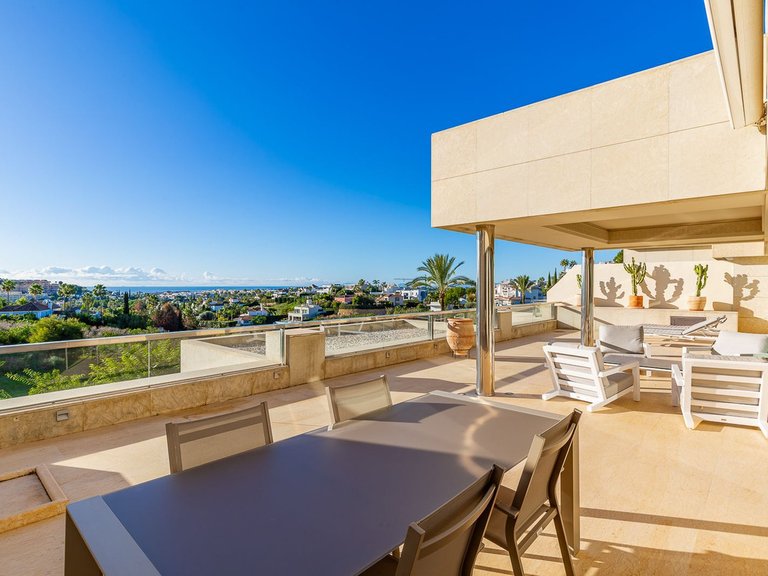 Apartment for Sale in Nueva Andalucía, Malaga 11