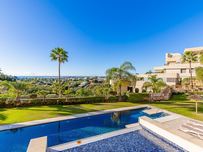 Apartment for Sale in Nueva Andalucía, Malaga 14