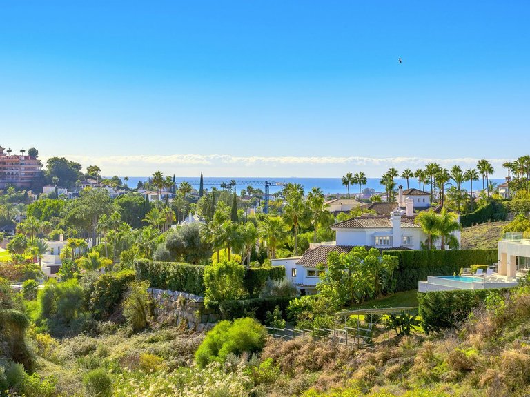 Apartment for Sale in Nueva Andalucía, Malaga 18