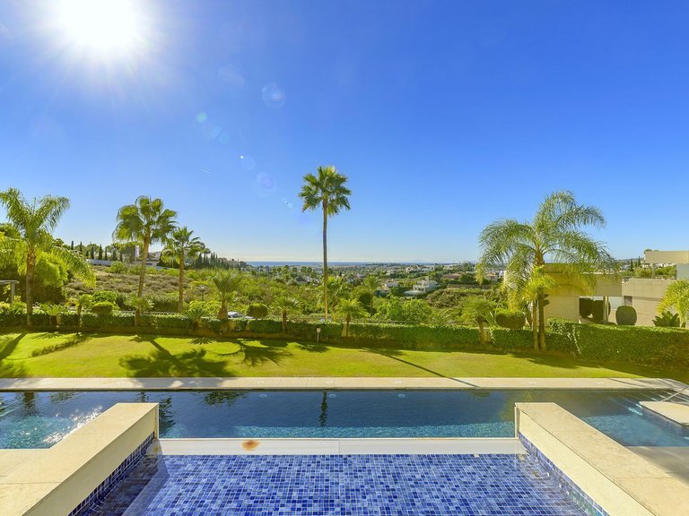 Apartment for Sale in Nueva Andalucía, Malaga 19