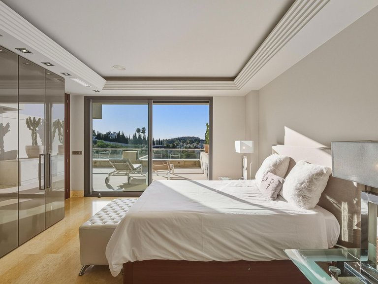Apartment for Sale in Nueva Andalucía, Malaga 5
