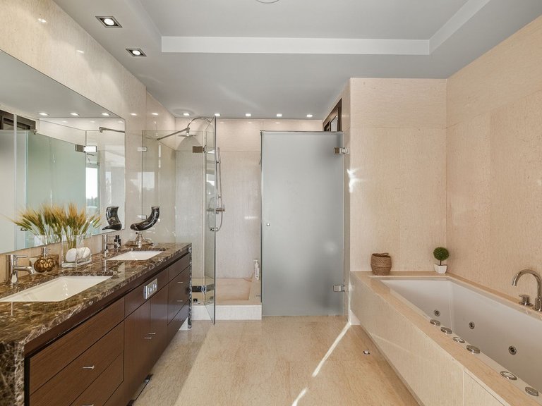 Apartment for Sale in Nueva Andalucía, Malaga 6