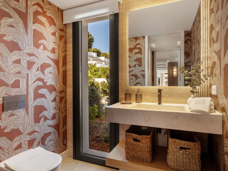 Villa for Sale in Nueva Andalucía, Malaga 10