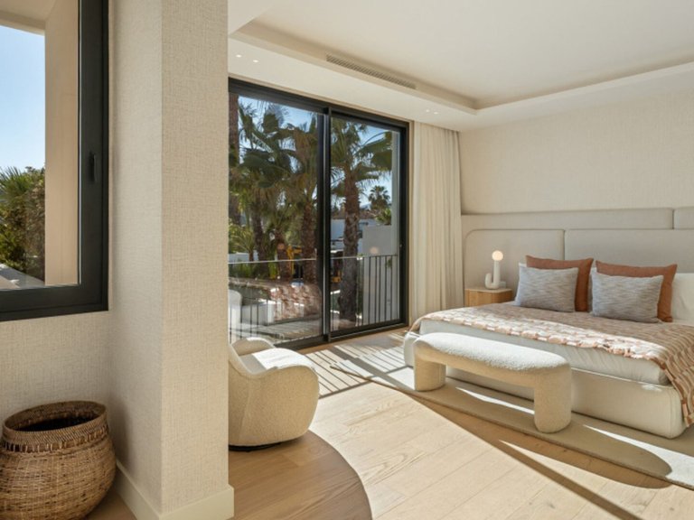 Villa for Sale in Nueva Andalucía, Malaga 13