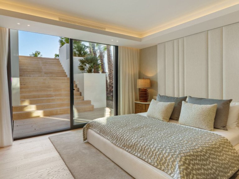Villa for Sale in Nueva Andalucía, Malaga 22