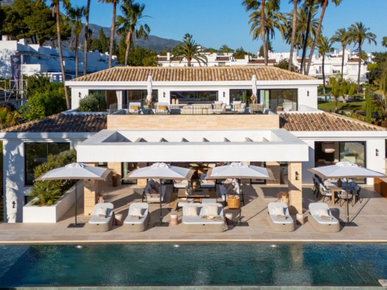 Villa for Sale in Nueva Andalucía, Malaga 35