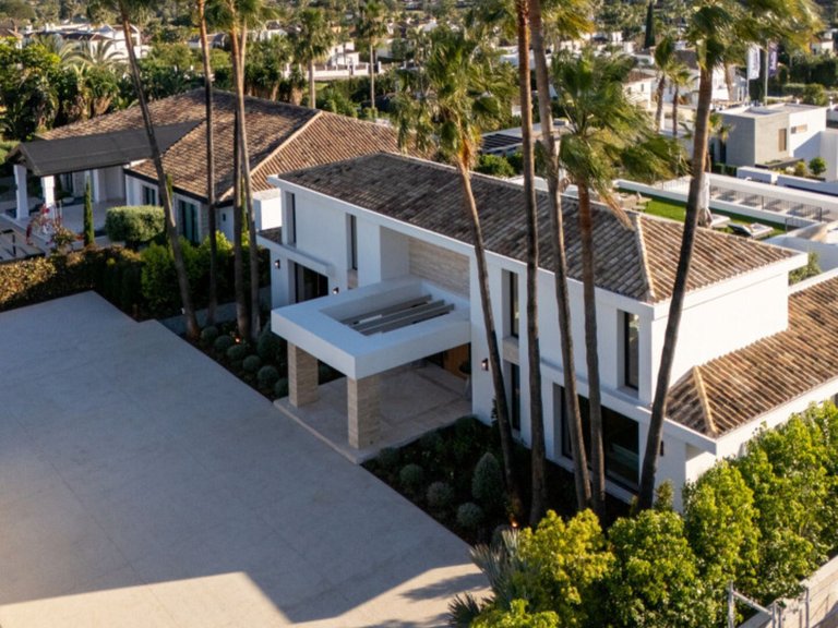 Villa for Sale in Nueva Andalucía, Malaga 36