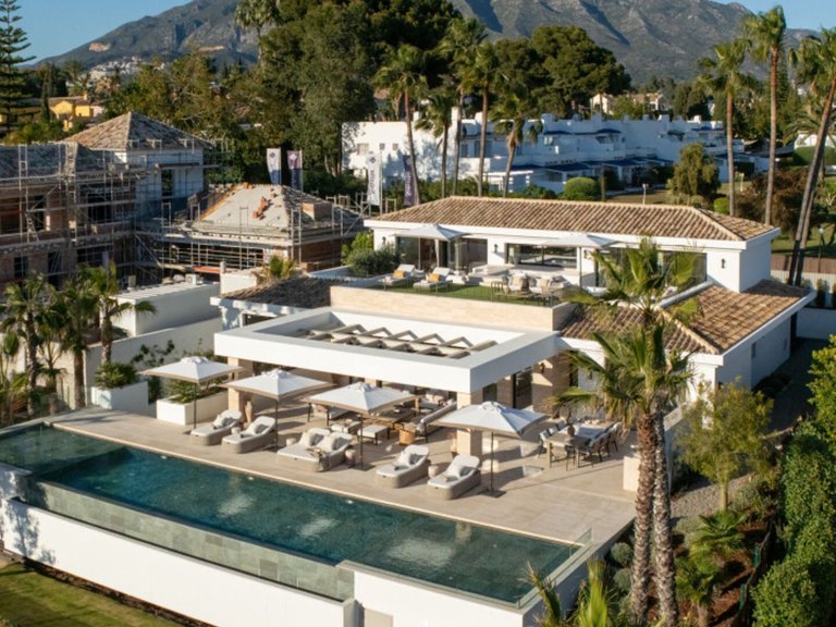 Villa for Sale in Nueva Andalucía, Malaga 37