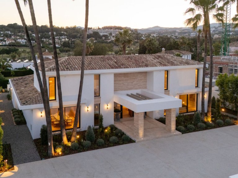Villa for Sale in Nueva Andalucía, Malaga 38