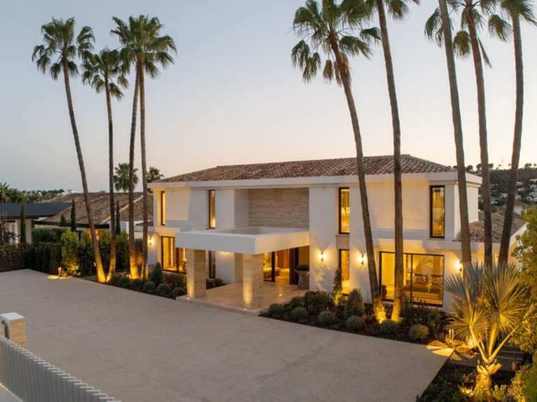 Villa for Sale in Nueva Andalucía, Malaga 40