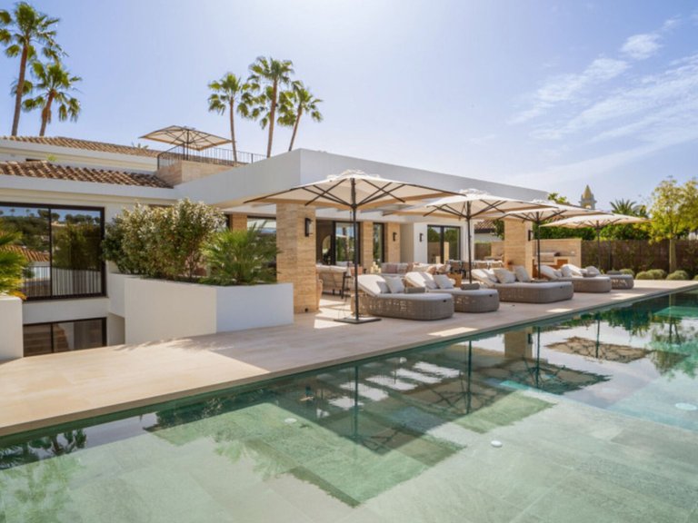Villa for Sale in Nueva Andalucía, Malaga 5