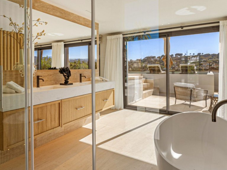 Villa for Sale in Nueva Andalucía, Malaga 8