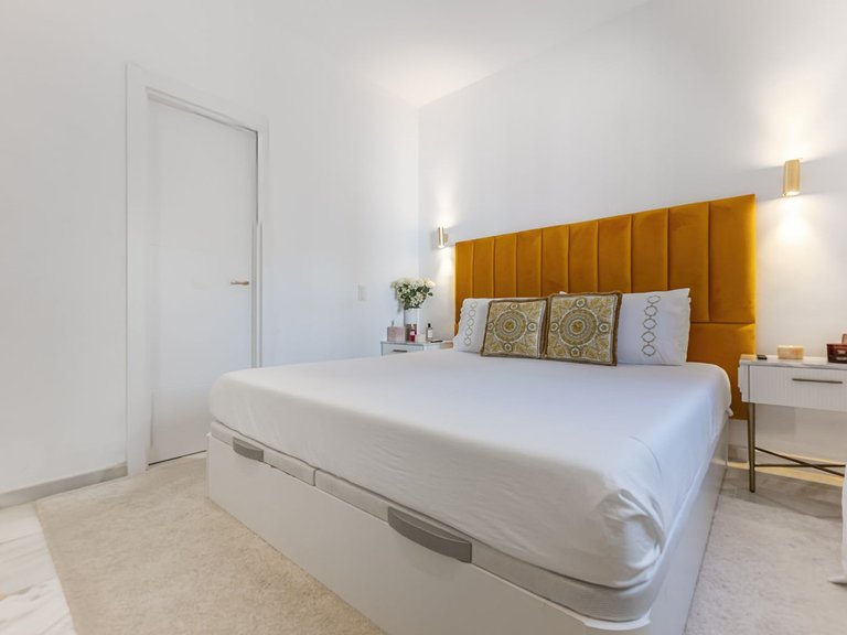 Apartment for Sale in Puerto Banús, Malaga 11