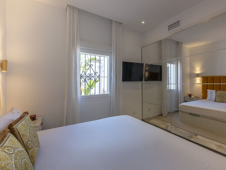 Apartment for Sale in Puerto Banús, Malaga 12