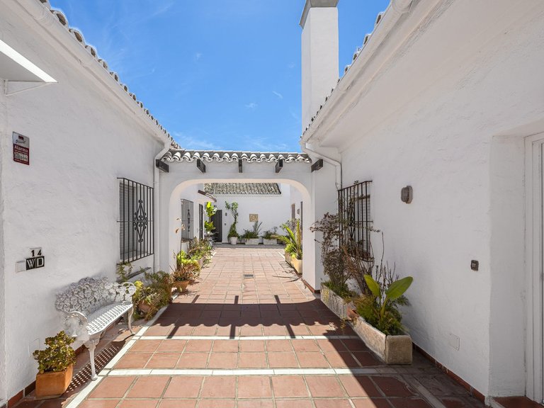 Apartment for Sale in Puerto Banús, Malaga 24