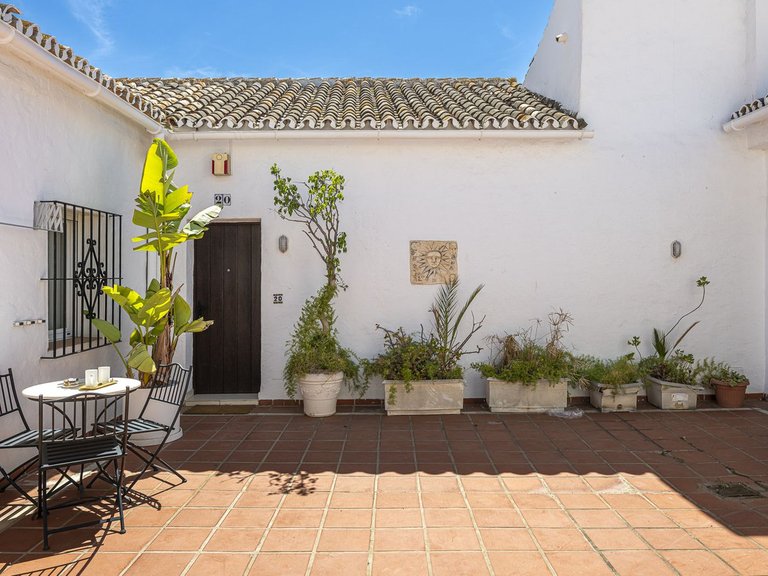 Apartment for Sale in Puerto Banús, Malaga 25