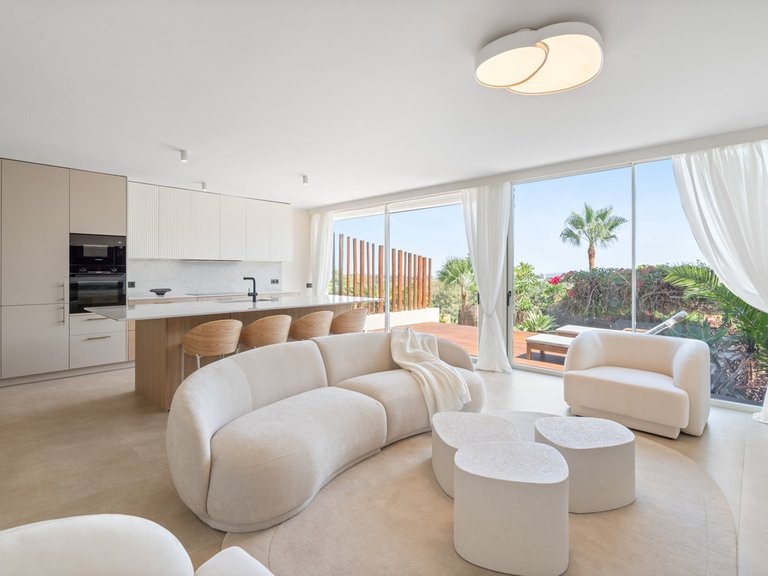 Apartment for Sale in Nueva Andalucía, Malaga 1