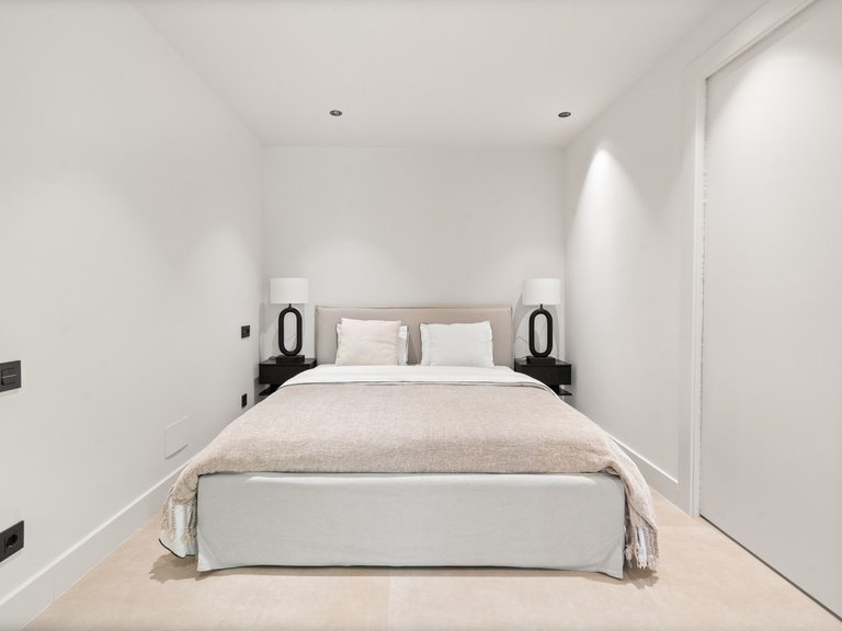 Apartment for Sale in Nueva Andalucía, Malaga 16