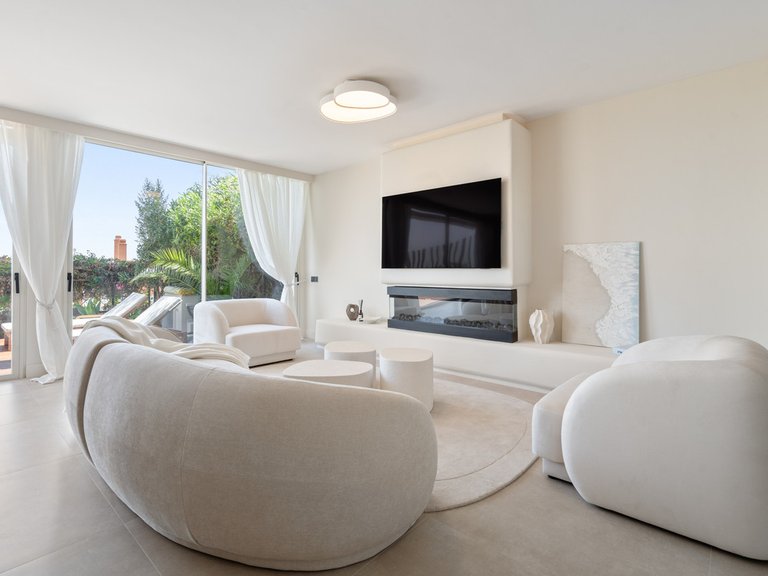 Apartment for Sale in Nueva Andalucía, Malaga 19