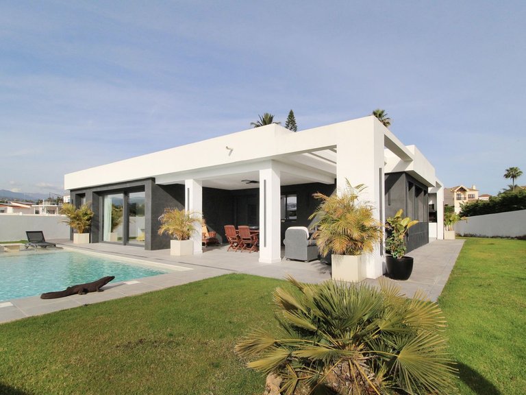 Villa for Sale in San Pedro De Alcántara, Malaga 11