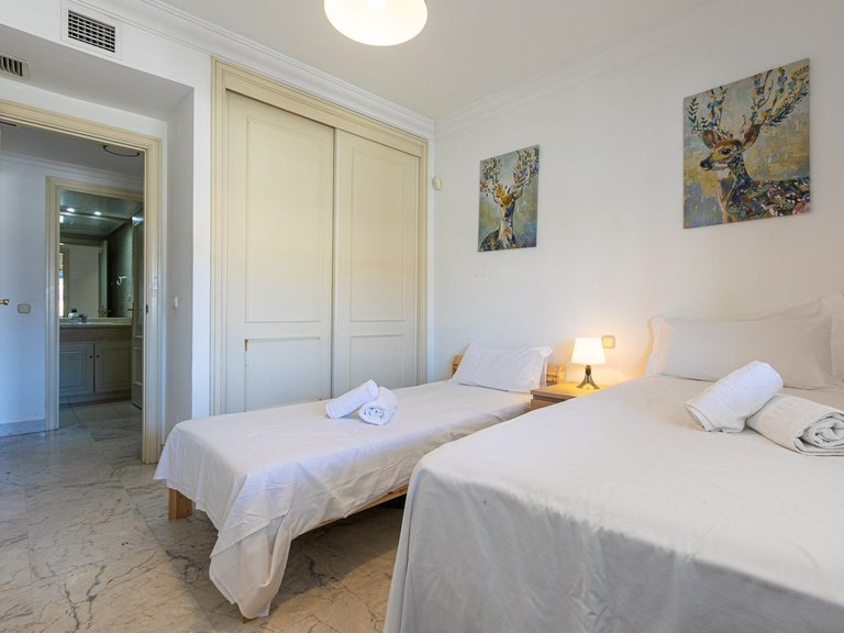 Apartment for Sale in Puerto Banús, Malaga 17
