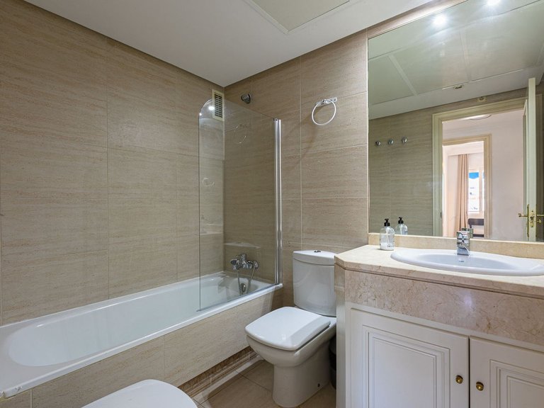 Apartment for Sale in Puerto Banús, Malaga 8