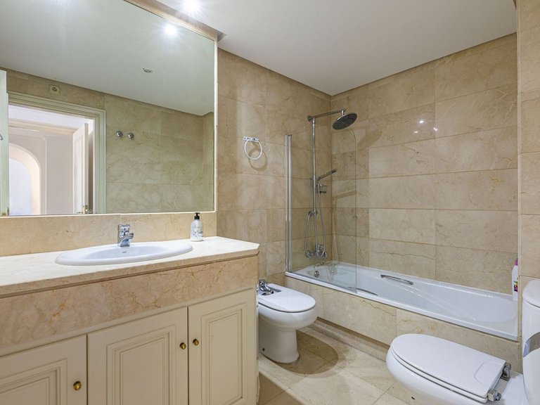 Apartment for Sale in Puerto Banús, Malaga 9