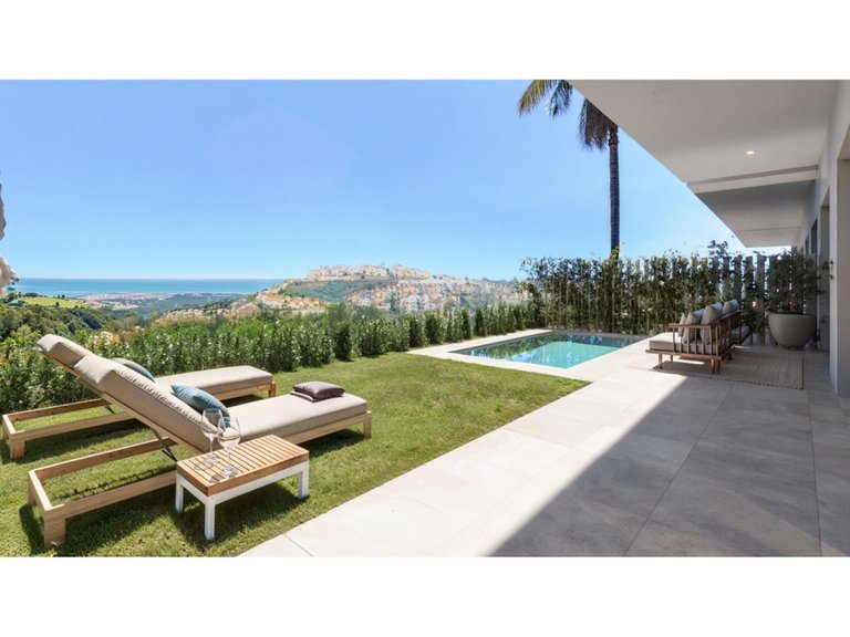 Villa for Sale in Casares, Malaga 13