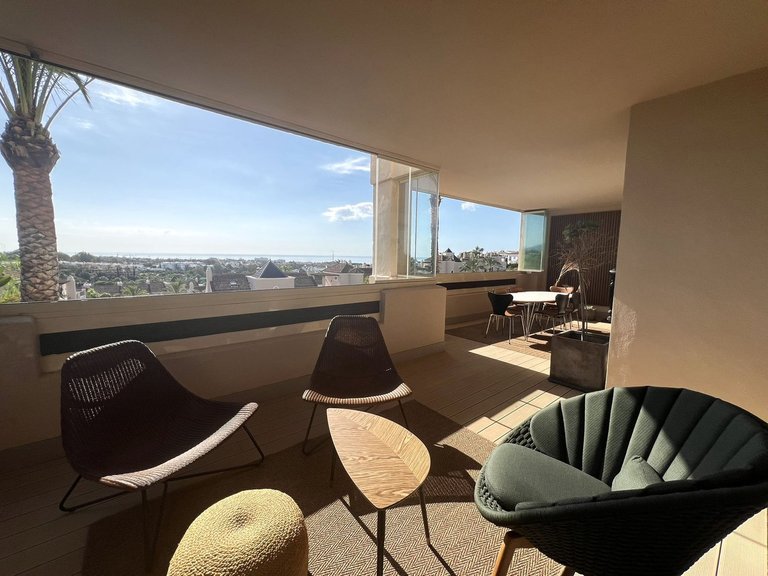 Apartment for Sale in El Paraiso, Malaga 1
