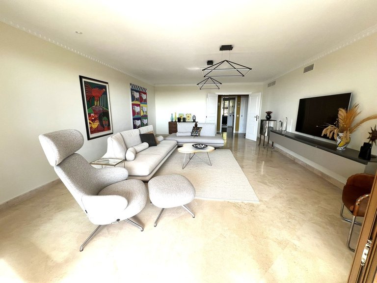 Apartment for Sale in El Paraiso, Malaga 3