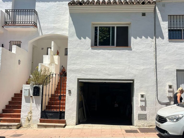 Villa for Sale in Estepona, Malaga 1