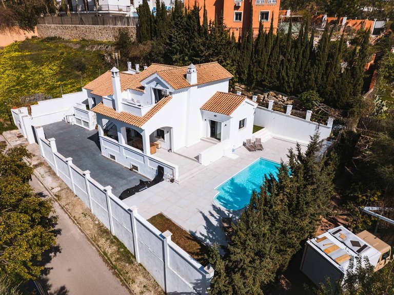 Villa for Sale in Estepona, Malaga 1