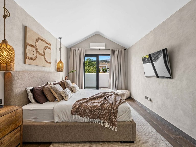 Villa for Sale in Estepona, Malaga 2