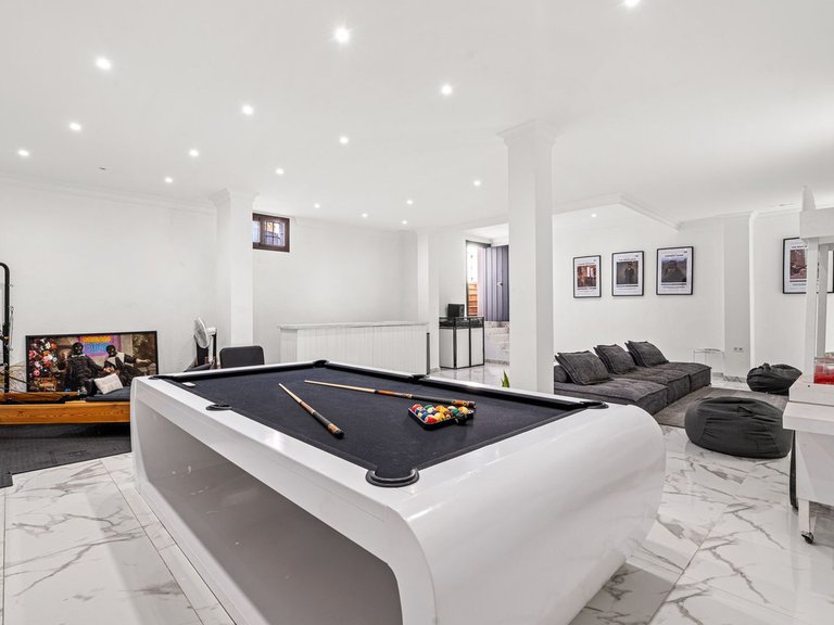 Villa for Sale in Estepona, Malaga 25
